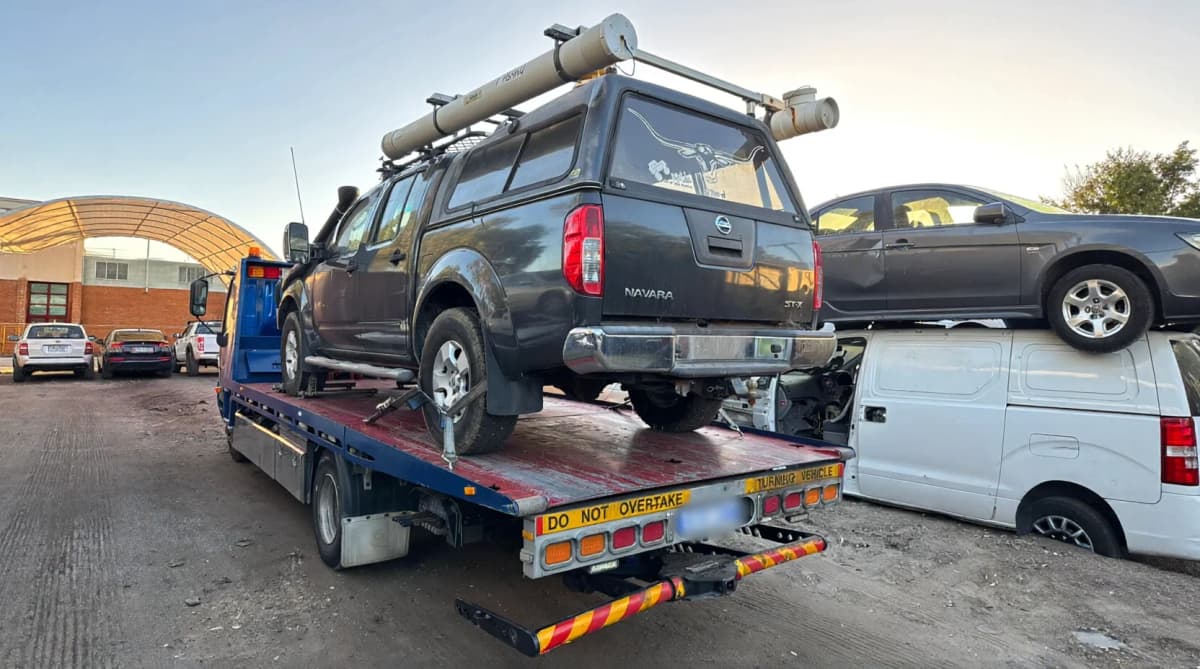 Midland Wreckers car yard and workshop with tow truck