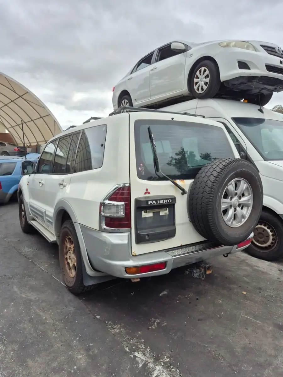 2000 Mitsubishi Pajero